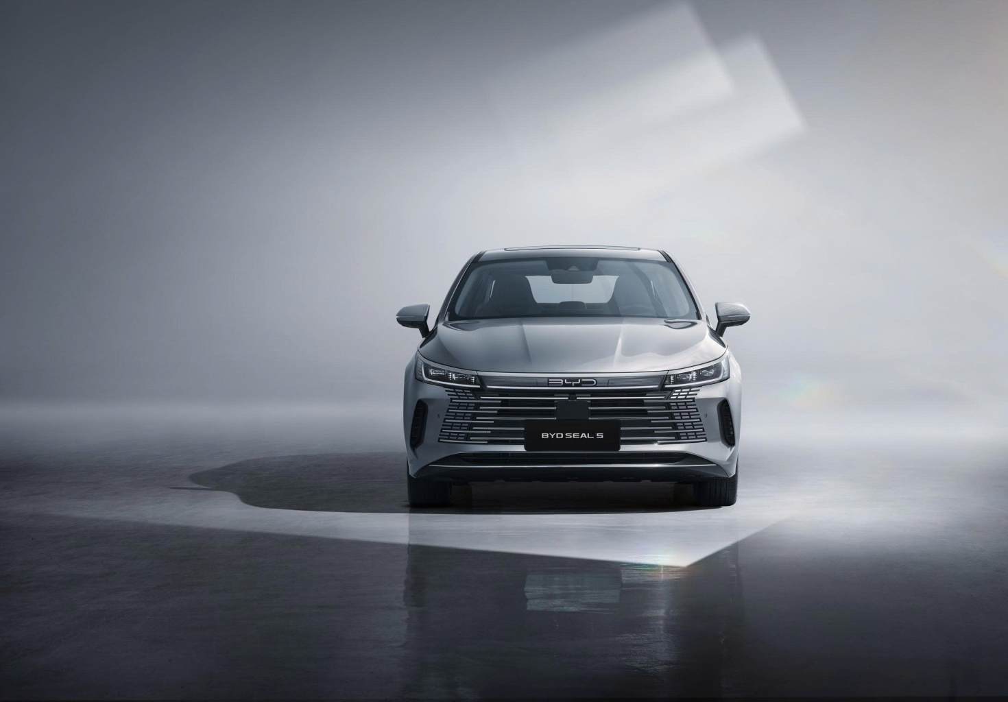 BYD SEAL 5 - Ngoại thất - Thiết Kế Đầu Xe Thanh Lịch Của BYD Seal 5