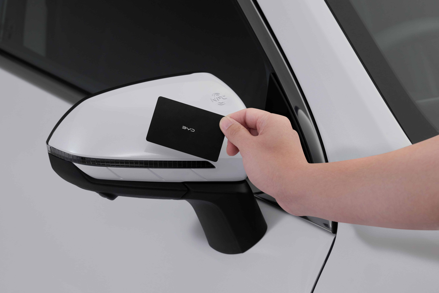 BYD SEAL 5 - Vận hành - Khởi Động Xe Bằng Chìa Khóa NFC Của BYD Seal 5